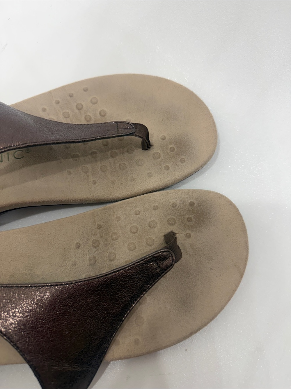 Vionic Kirra Metalic bronze leather thong sandals size 9 - Picture 9 of 10